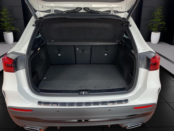 immagine del veicolo MERCEDES-BENZ GLA 200