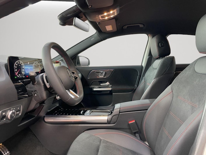 immagine del veicolo MERCEDES-BENZ GLA 200