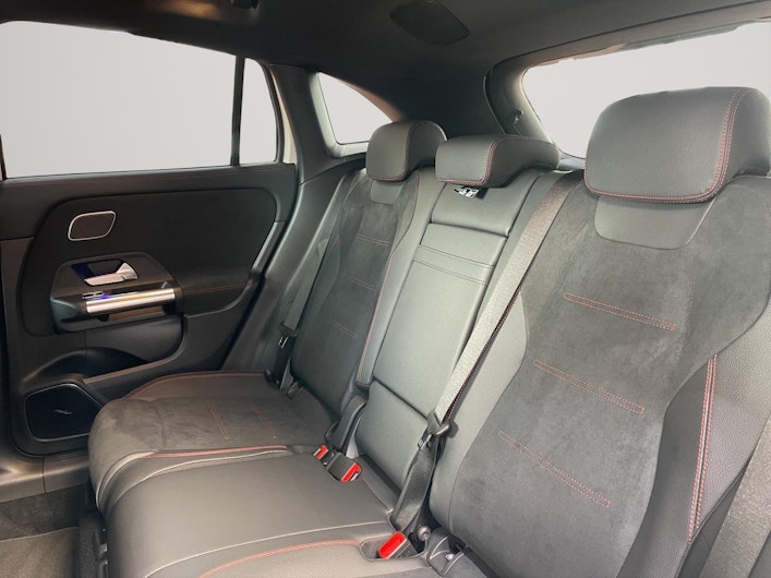 immagine del veicolo MERCEDES-BENZ GLA 200