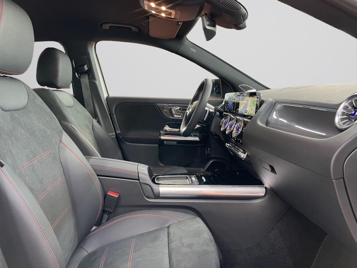 immagine del veicolo MERCEDES-BENZ GLA 200