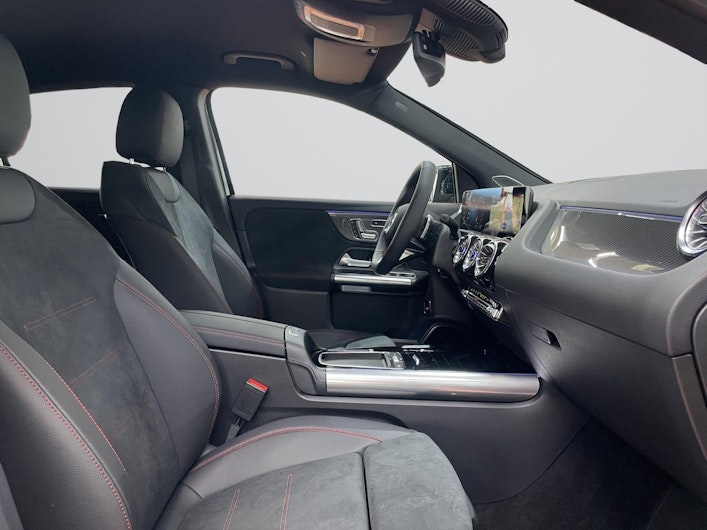 Vehicle image MERCEDES-BENZ GLA 250