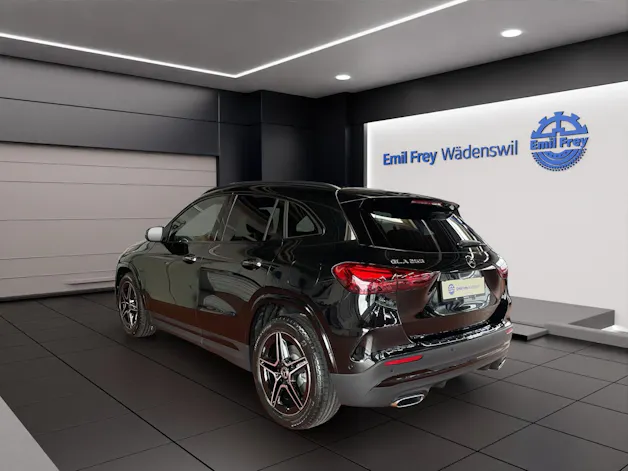 Mercedes-Benz GLA 250 4MATIC Swiss Star AMG Line