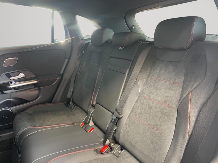 Vehicle image MERCEDES-BENZ GLA 250