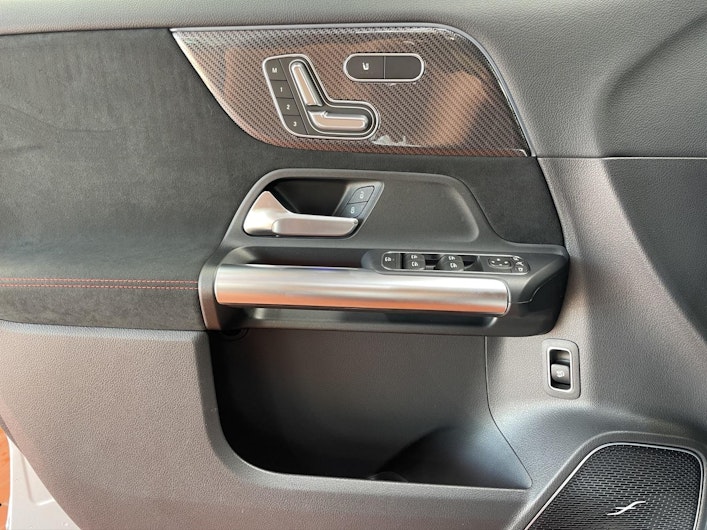 Vehicle image MERCEDES-BENZ GLA 200