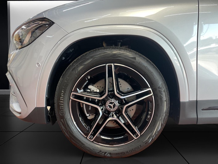 Vehicle image MERCEDES-BENZ GLA 200