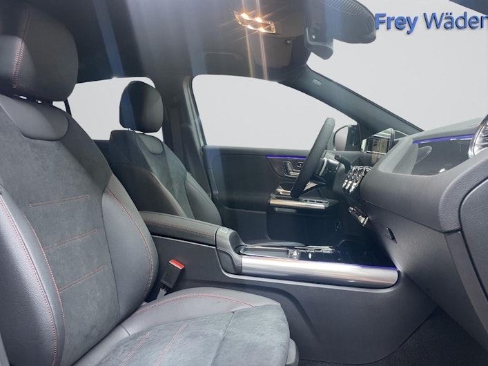 Vehicle image MERCEDES-BENZ GLA 250