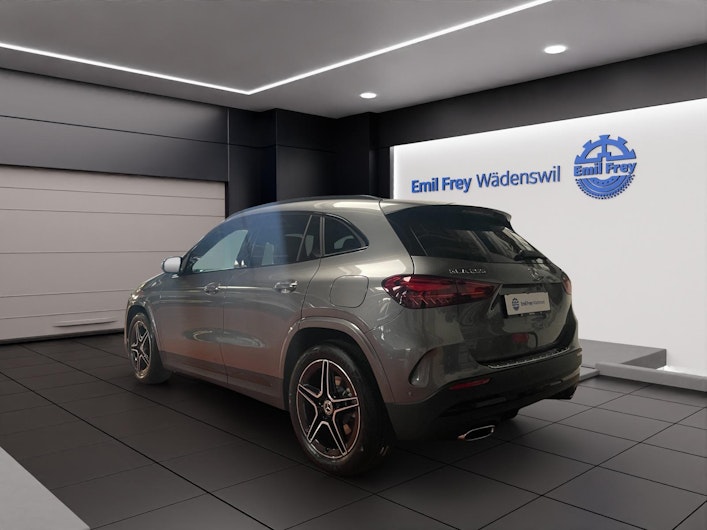 Vehicle image MERCEDES-BENZ GLA 250