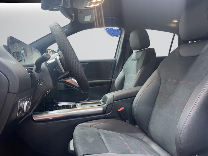 Vehicle image MERCEDES-BENZ GLA 250