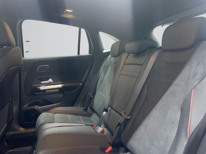 Vehicle image MERCEDES-BENZ GLA 250