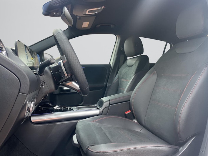 Vehicle image MERCEDES-BENZ GLA 250