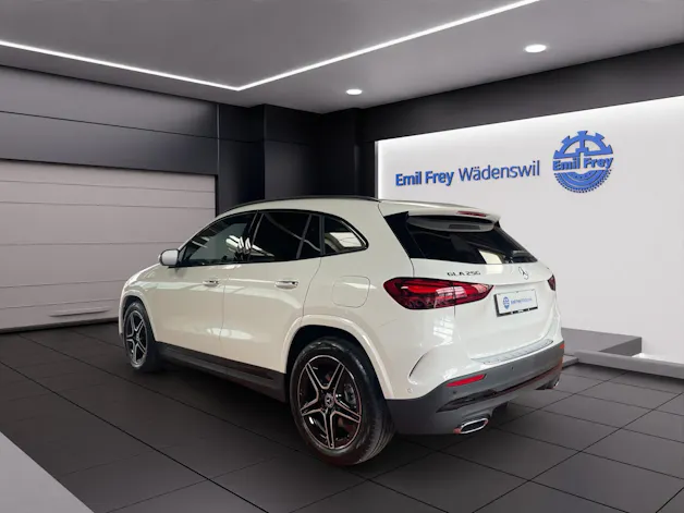 Mercedes-Benz GLA 250 4MATIC Swiss Star AMG Line