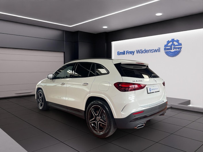 Vehicle image MERCEDES-BENZ GLA 250