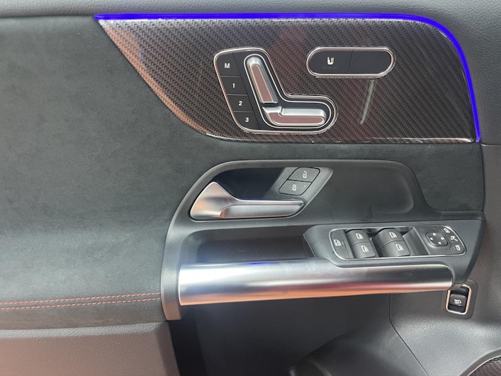 Vehicle image MERCEDES-BENZ GLA 200