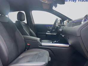 Fahrzeugbild MERCEDES-BENZ GLA 200 Night Star AMG Line