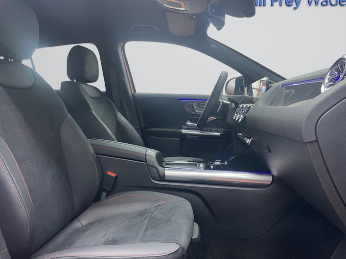 Vehicle image MERCEDES-BENZ GLA 200