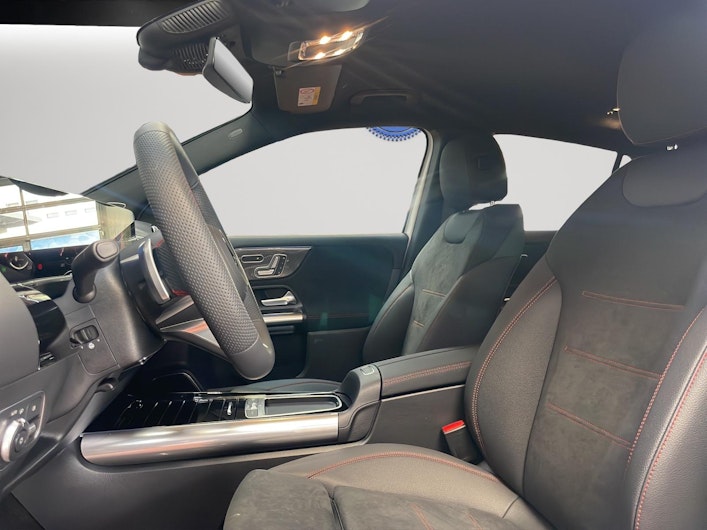 Vehicle image MERCEDES-BENZ GLA 200