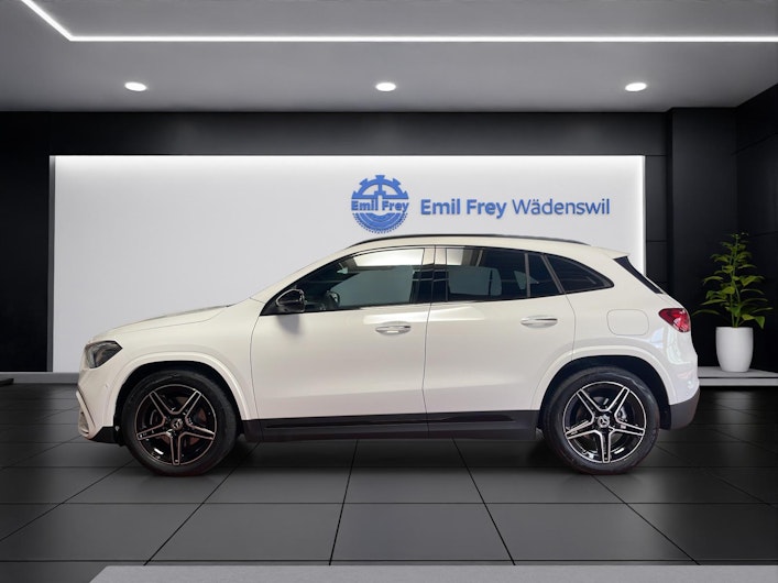 Vehicle image MERCEDES-BENZ GLA 200
