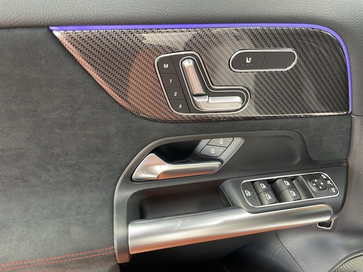 Vehicle image MERCEDES-BENZ GLA 200