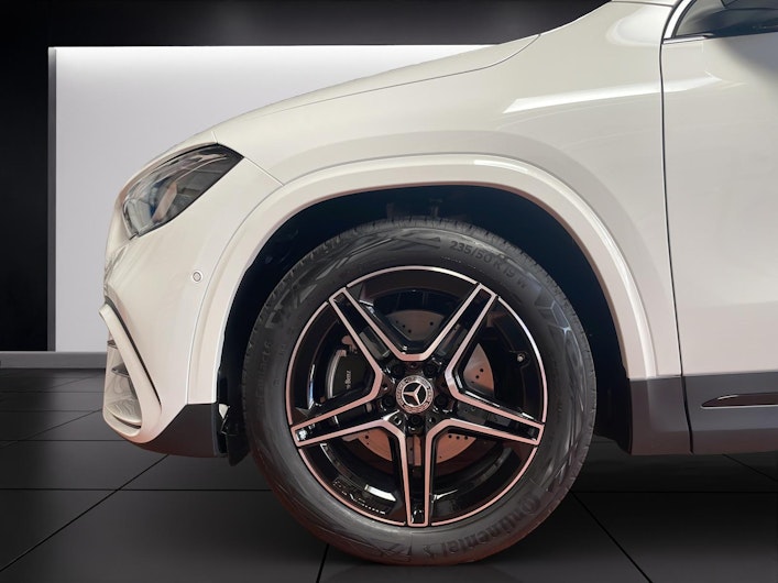 Vehicle image MERCEDES-BENZ GLA 200