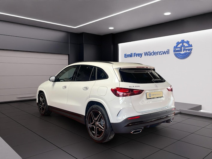 Vehicle image MERCEDES-BENZ GLA 200