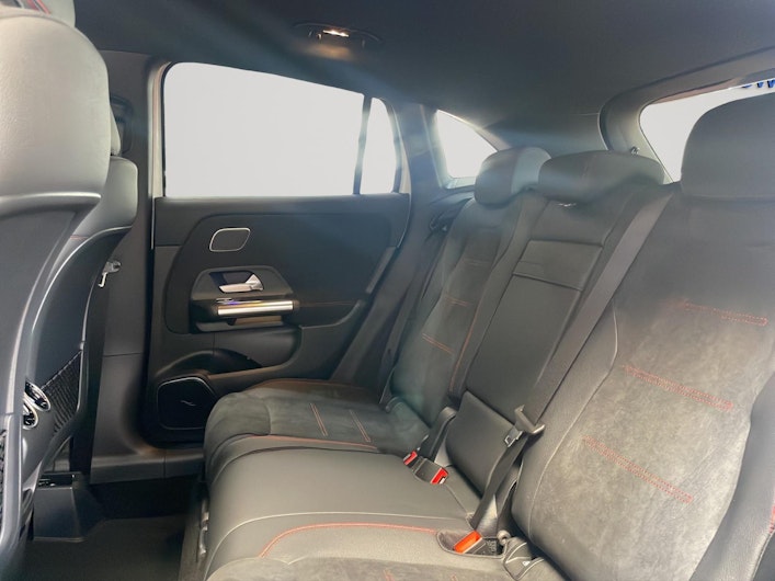 Vehicle image MERCEDES-BENZ GLA 200