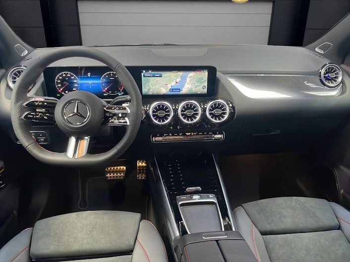 Vehicle image MERCEDES-BENZ GLA 200