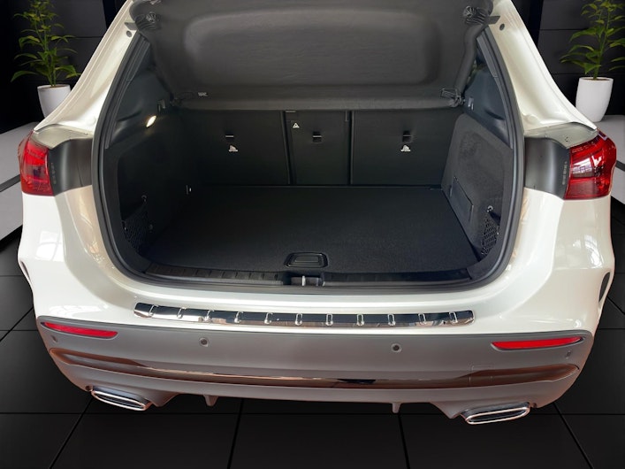 Vehicle image MERCEDES-BENZ GLA 200