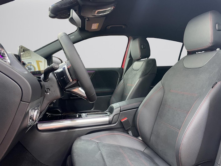 Vehicle image MERCEDES-BENZ GLA 200