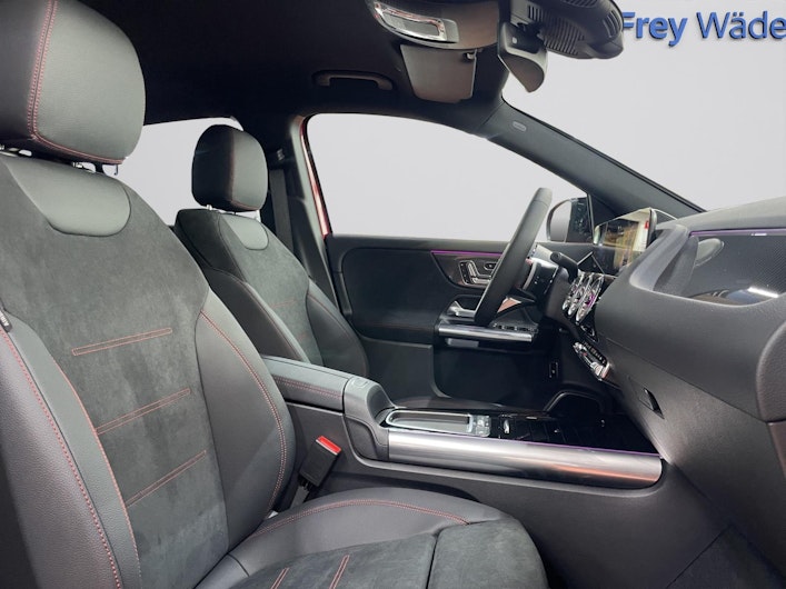 Vehicle image MERCEDES-BENZ GLA 200