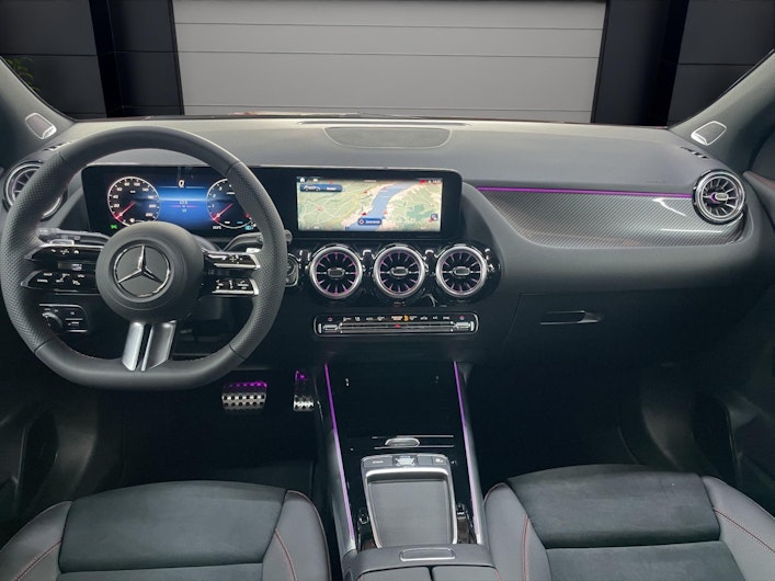 Vehicle image MERCEDES-BENZ GLA 200