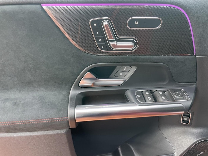 Vehicle image MERCEDES-BENZ GLA 200