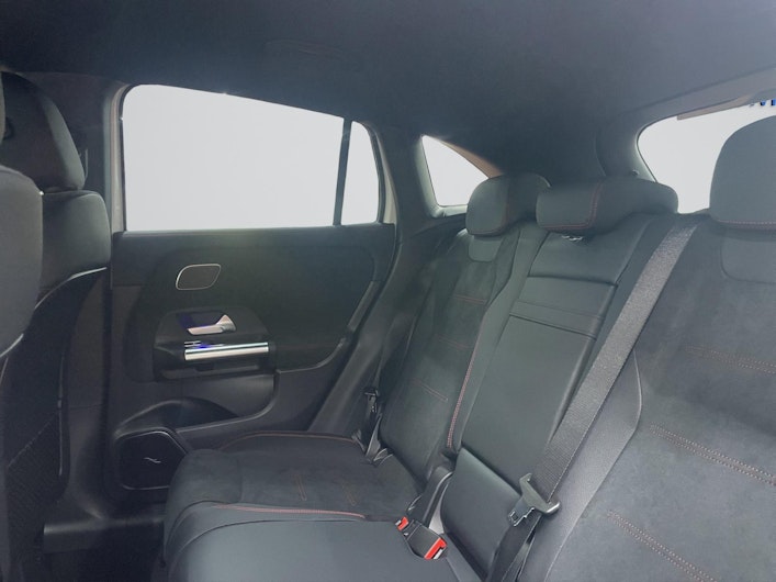 Vehicle image MERCEDES-BENZ GLA 200