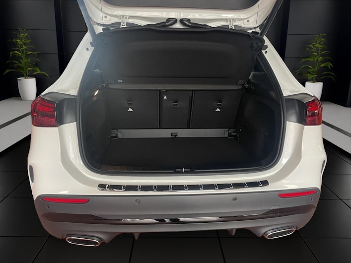 Vehicle image MERCEDES-BENZ GLA 200