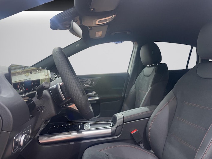 Vehicle image MERCEDES-BENZ GLA 200