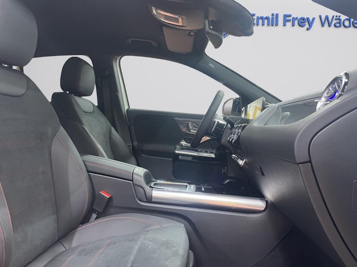 Vehicle image MERCEDES-BENZ GLA 200