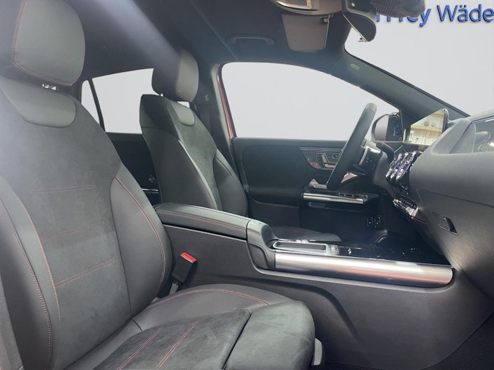 Vehicle image MERCEDES-BENZ GLA 250