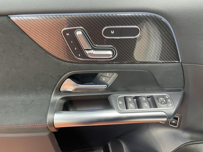 Vehicle image MERCEDES-BENZ GLA 250