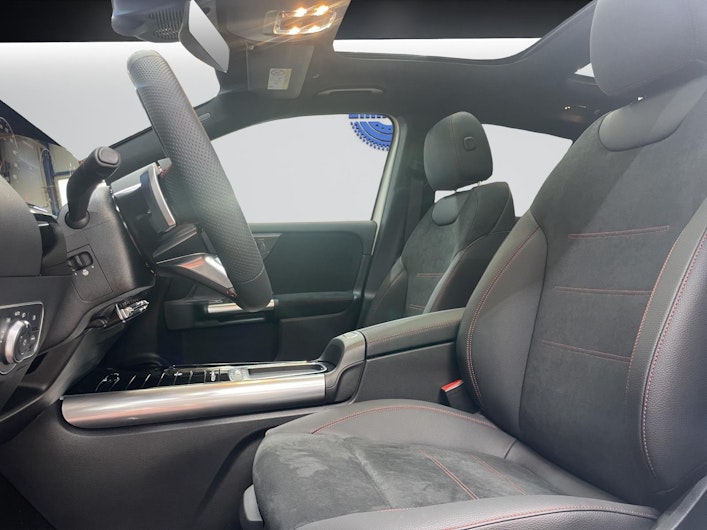 Vehicle image MERCEDES-BENZ GLA 250