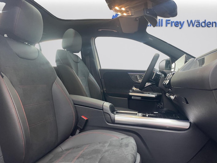 Vehicle image MERCEDES-BENZ GLA 250