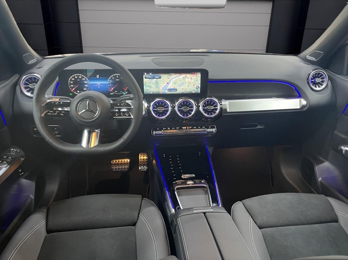 Vehicle image MERCEDES-BENZ GLB 220