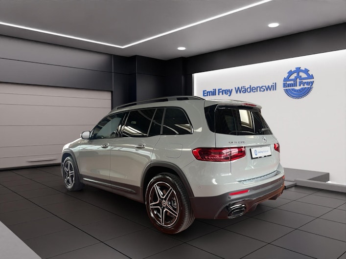 Vehicle image MERCEDES-BENZ GLB 220