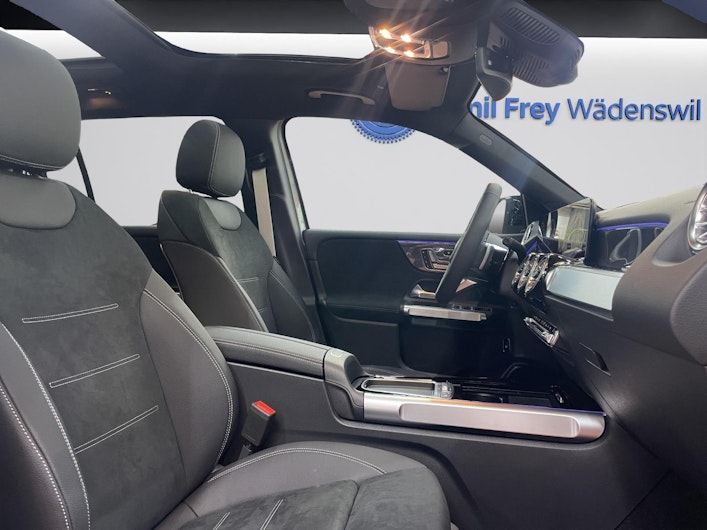 Vehicle image MERCEDES-BENZ GLB 220