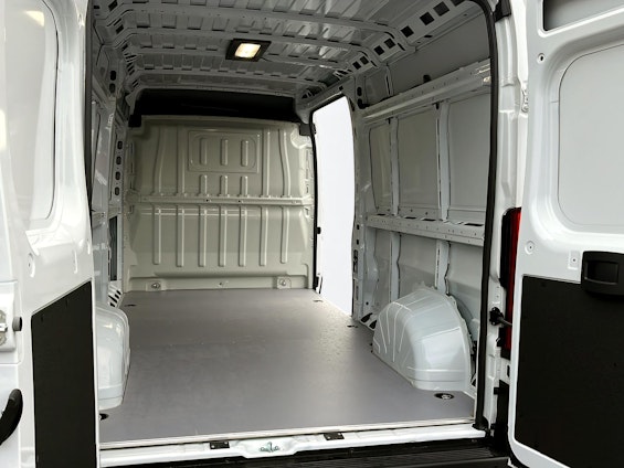 Vehicle image 8 Vehicle image 8