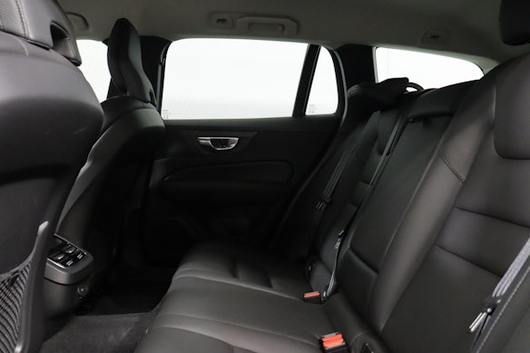 VOLVO V60 2.0 B4 Plus Dark 3