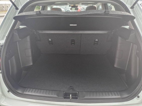 Vehicle image 4 Vehicle image 4