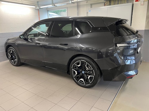BMW iX xDrive40 2