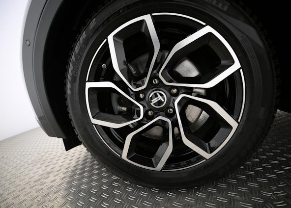 Vehicle image 9 Vehicle image 9