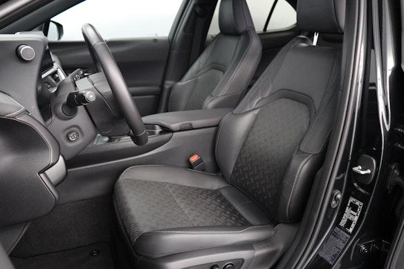 LEXUS UX 300h Comfort 2
