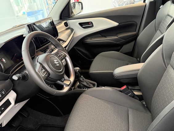 Vehicle image 6