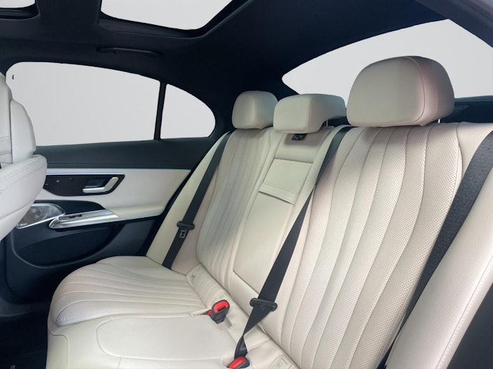 Vehicle image MERCEDES-BENZ E 220